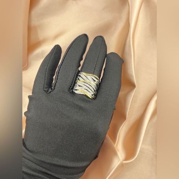 Elegant Two Tone Gold And Silver Band - Picture 4 of 11